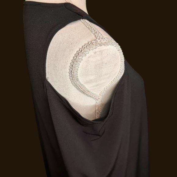 Saks Fifth Avenue Black Cold Shoulder Asymmetric 3/4 Sleeve Top Size Medium - Picture 6 of 10